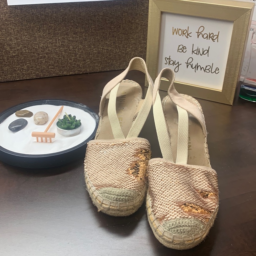 Anne Klein wedge sandals Size 8.5